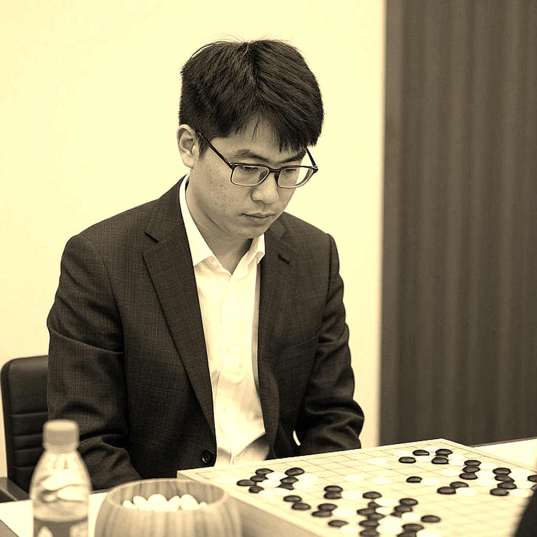 FIDE सर्वे: चार में तीन महिला शतरंज खिलाड़ियों ने पक्षपात या उत्पीड़न बताया, पर आंकड़े के बगल में बारीक अक्षर कहाँ गए